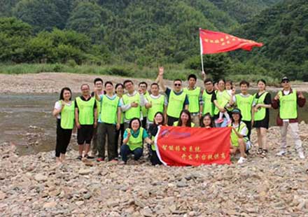 仲夏微風暖，團建進行時